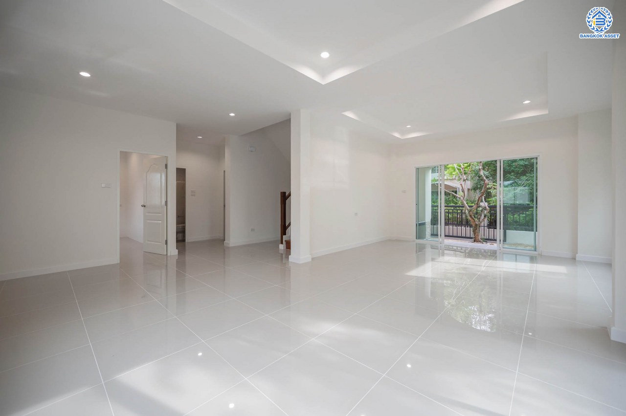 บ้านมือสองตกแต่งใหม่ โครงการ บ้านอาภา2 ปิ่นเกล้า-สวนผัก เนื้อที่ 61 ตร.ว. ฟังก์ชัน 3 ห้องนอน 3 ห้องน้ำ จอดรถได้ 2 คัน บนทำเลเดินทางสะดวก เชื่อมต่อหลายเส้นทาง ใกล้รถไฟฟ้าสายสีแดง "สถานีบางบำหรุ"